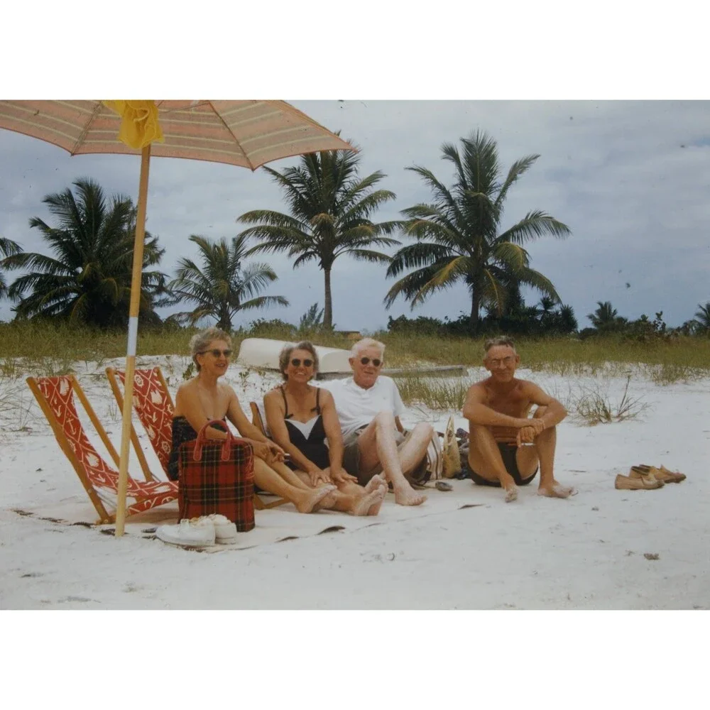 Kodak Slide 1950s Red Border Kodachrome 2 Couples Enjoying A Sunny Beach Day - Picture 1 of 1